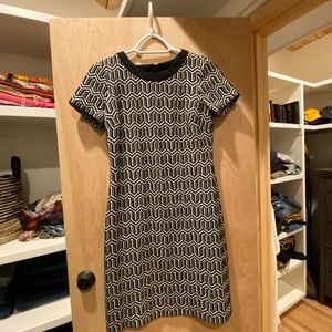 Cute mod/retro b&w print dress. You won’t regret this addition to your closet!